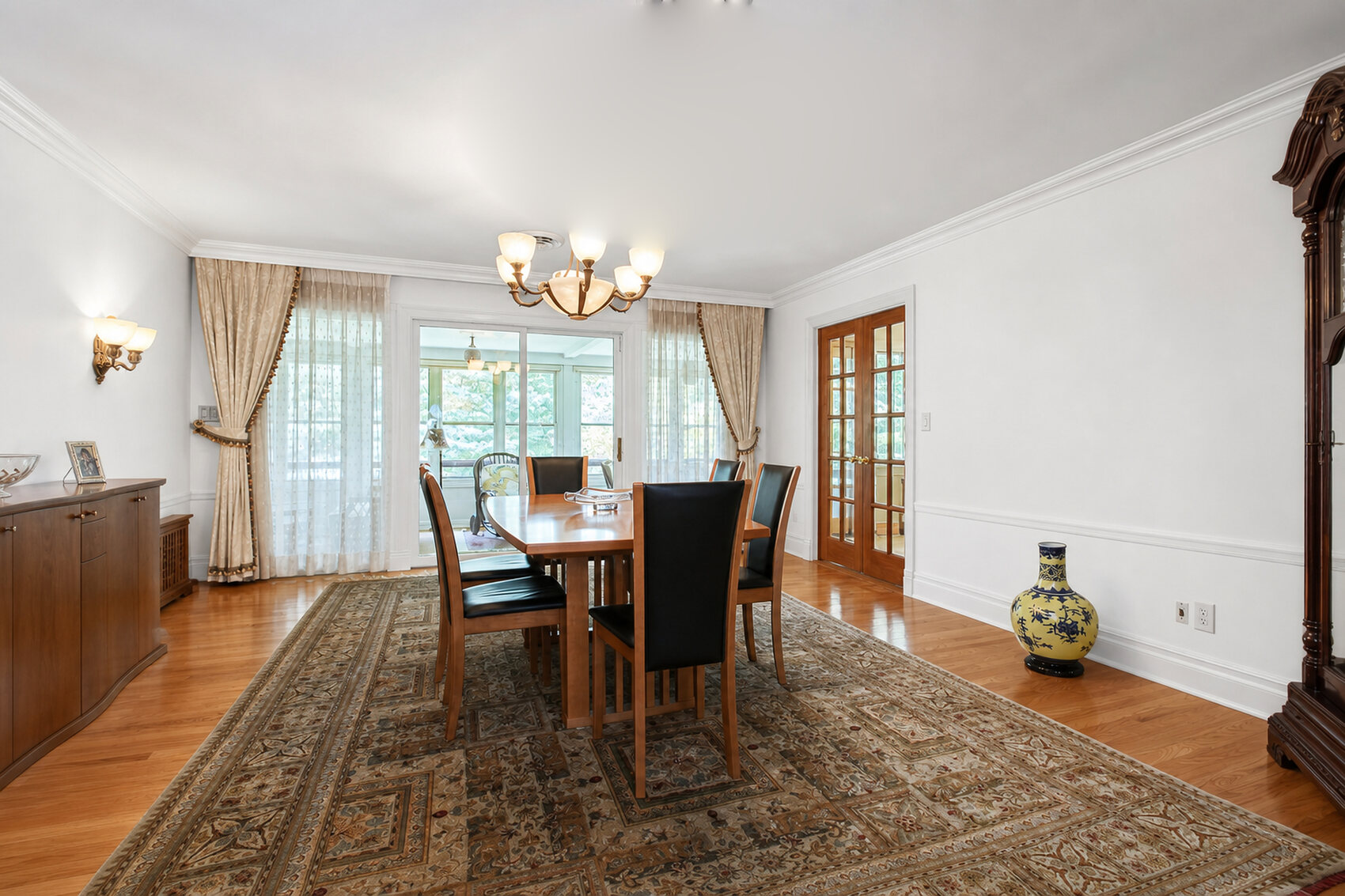 Formal dining room